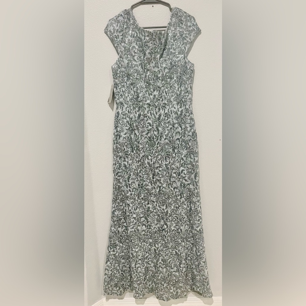 Alex Evenings Sequin Cap Sleeve Column Gown Sz 14 in light mint color - Picture 7 of 12
